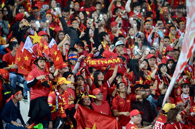 Việt Nam vô địch AFF Cup 2018, triệu CĐV nhảy múa ăn mừng-21