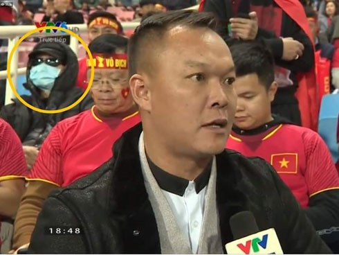CĐV chiếm spotlight ở