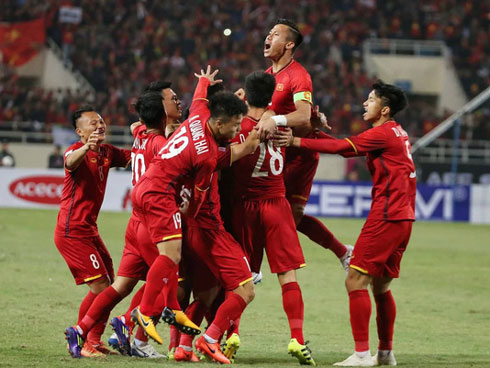 Việt Nam vô địch AFF Cup 2018, triệu CĐV nhảy múa ăn mừng-4