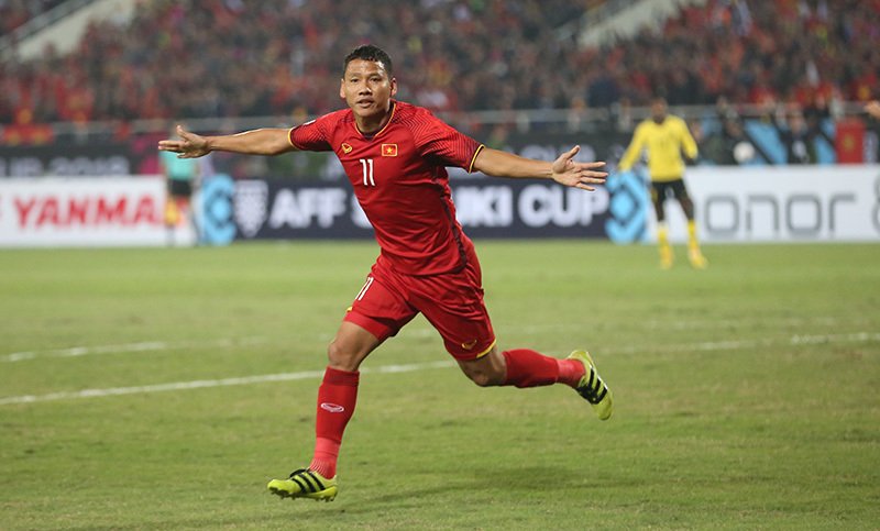 Chiếu chậm bàn thắng xé lưới Malaysia của Anh Đức-2