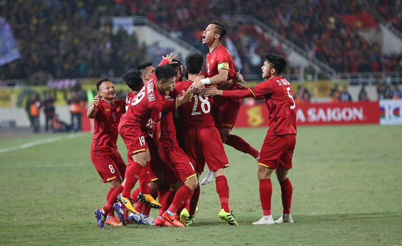 Chiếu chậm bàn thắng xé lưới Malaysia của Anh Đức-9
