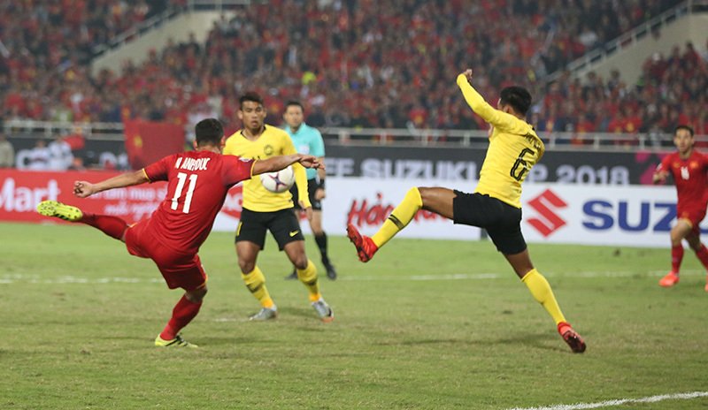 Chiếu chậm bàn thắng xé lưới Malaysia của Anh Đức-1