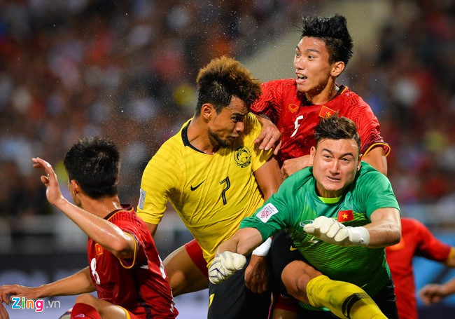 Mưa tiền thưởng cho tuyển Việt Nam sau ngôi vô địch AFF Cup-1