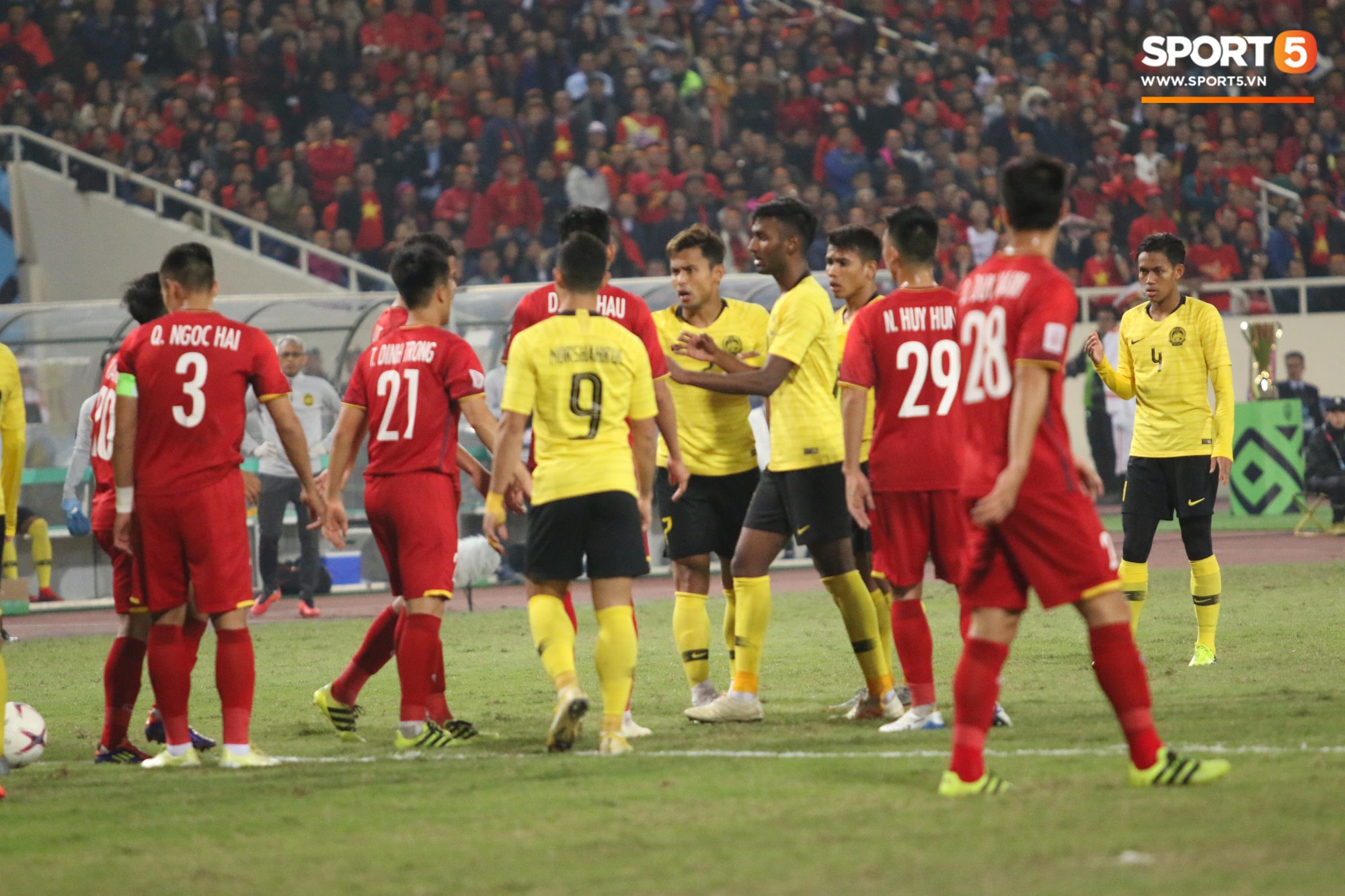 Khó tin: Liên tục triệt hạ cầu thủ Việt Nam, đội tuyển Malaysia vẫn nhận giải fair-play-1