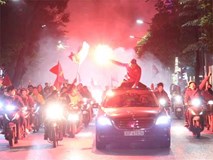 Việt Nam vô địch AFF Cup: 10 năm chờ đợi, sung sướng tột cùng Việt Nam vô địch AFF Cup: 10 năm chờ đợi, sung sướng tột cùng