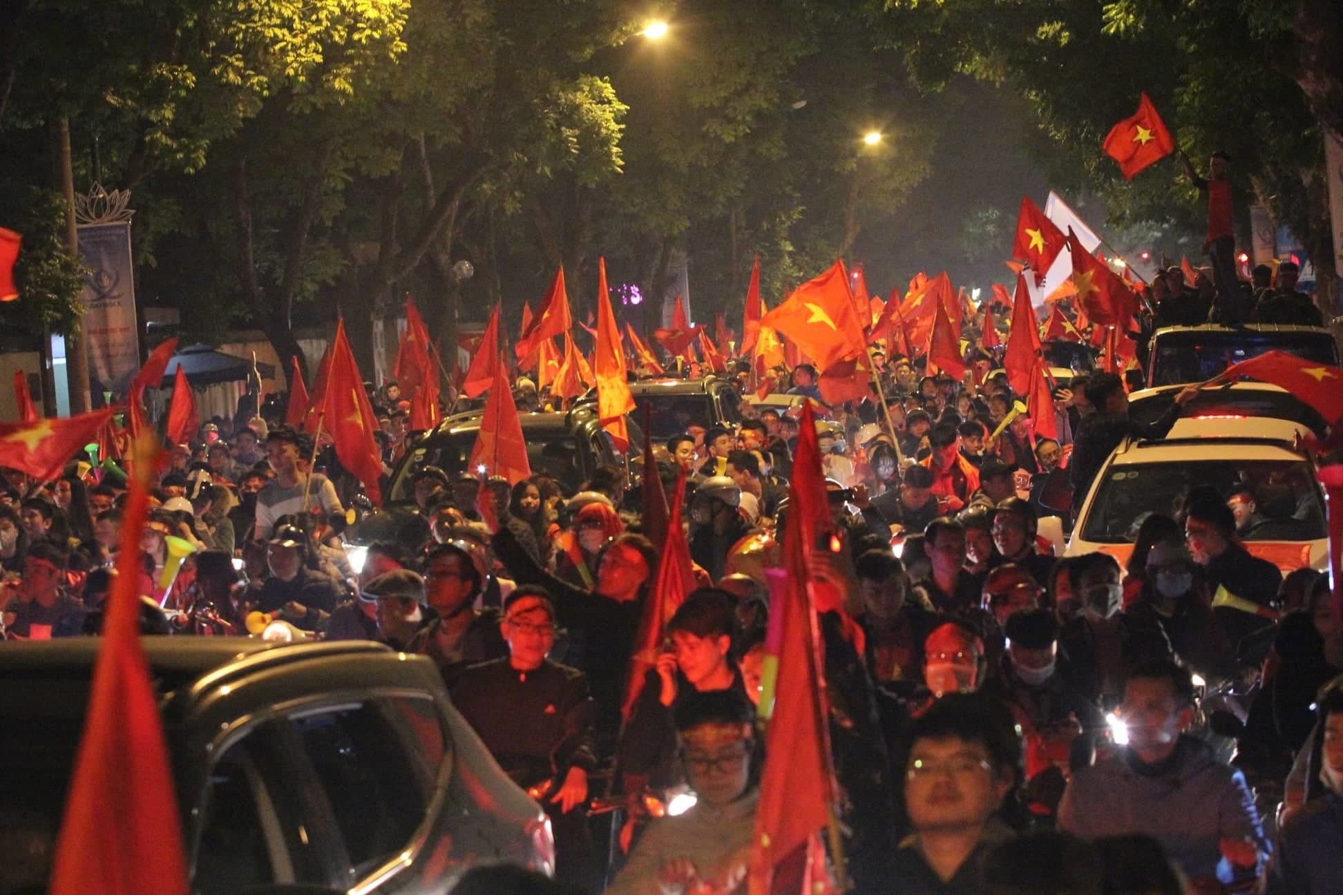 Việt Nam vô địch AFF Cup: 10 năm chờ đợi, sung sướng tột cùng-3