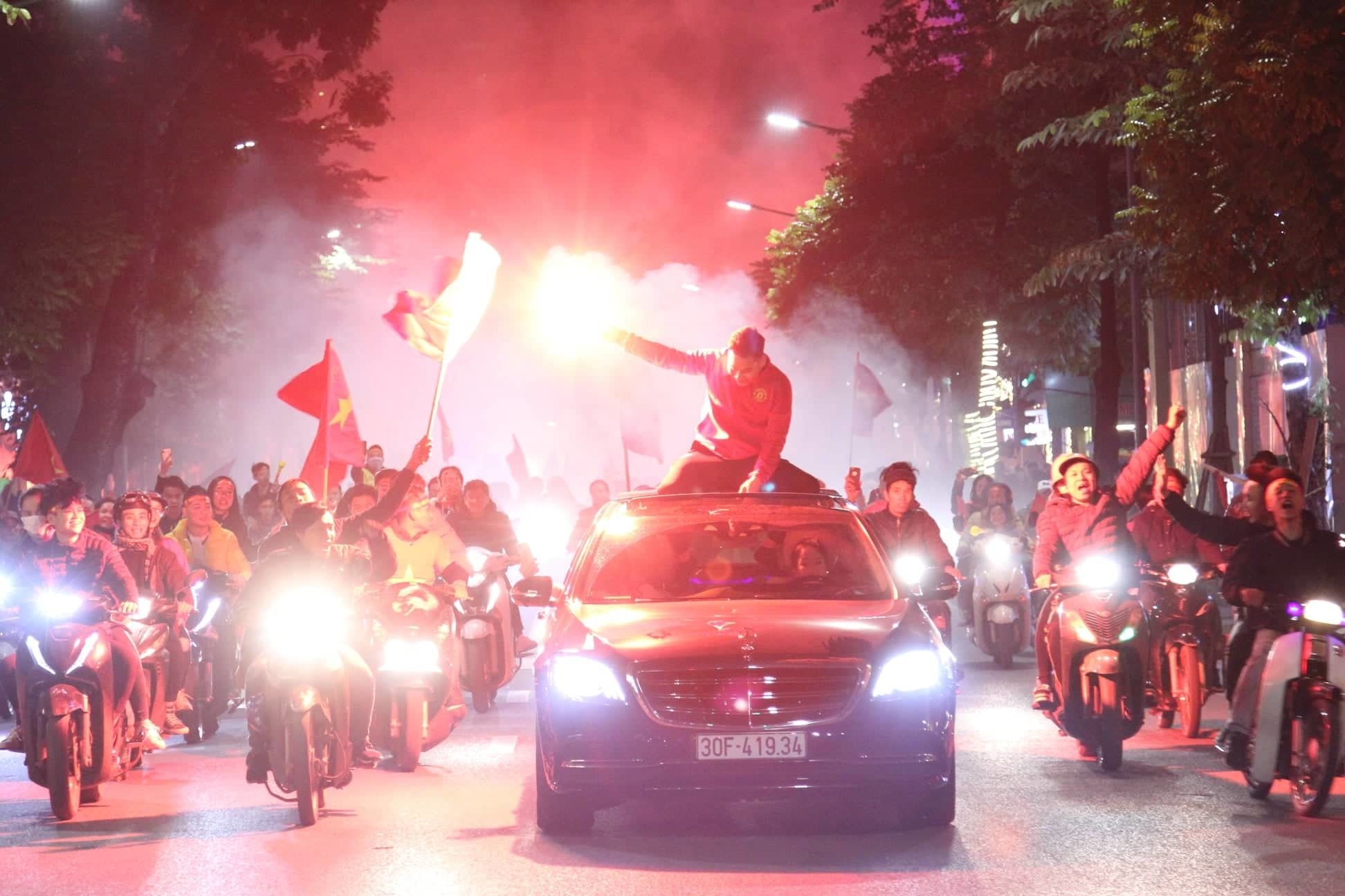Việt Nam vô địch AFF Cup: 10 năm chờ đợi, sung sướng tột cùng-2