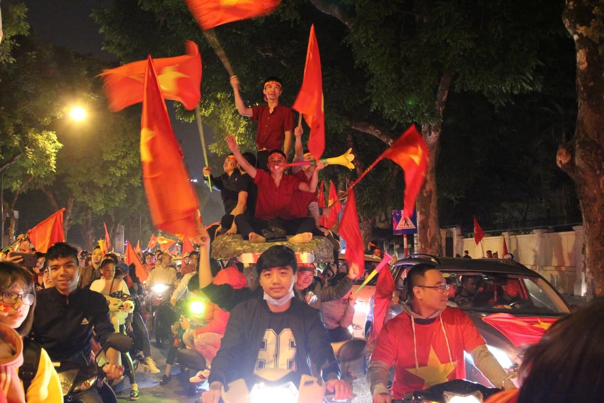 Việt Nam vô địch AFF Cup: 10 năm chờ đợi, sung sướng tột cùng-4