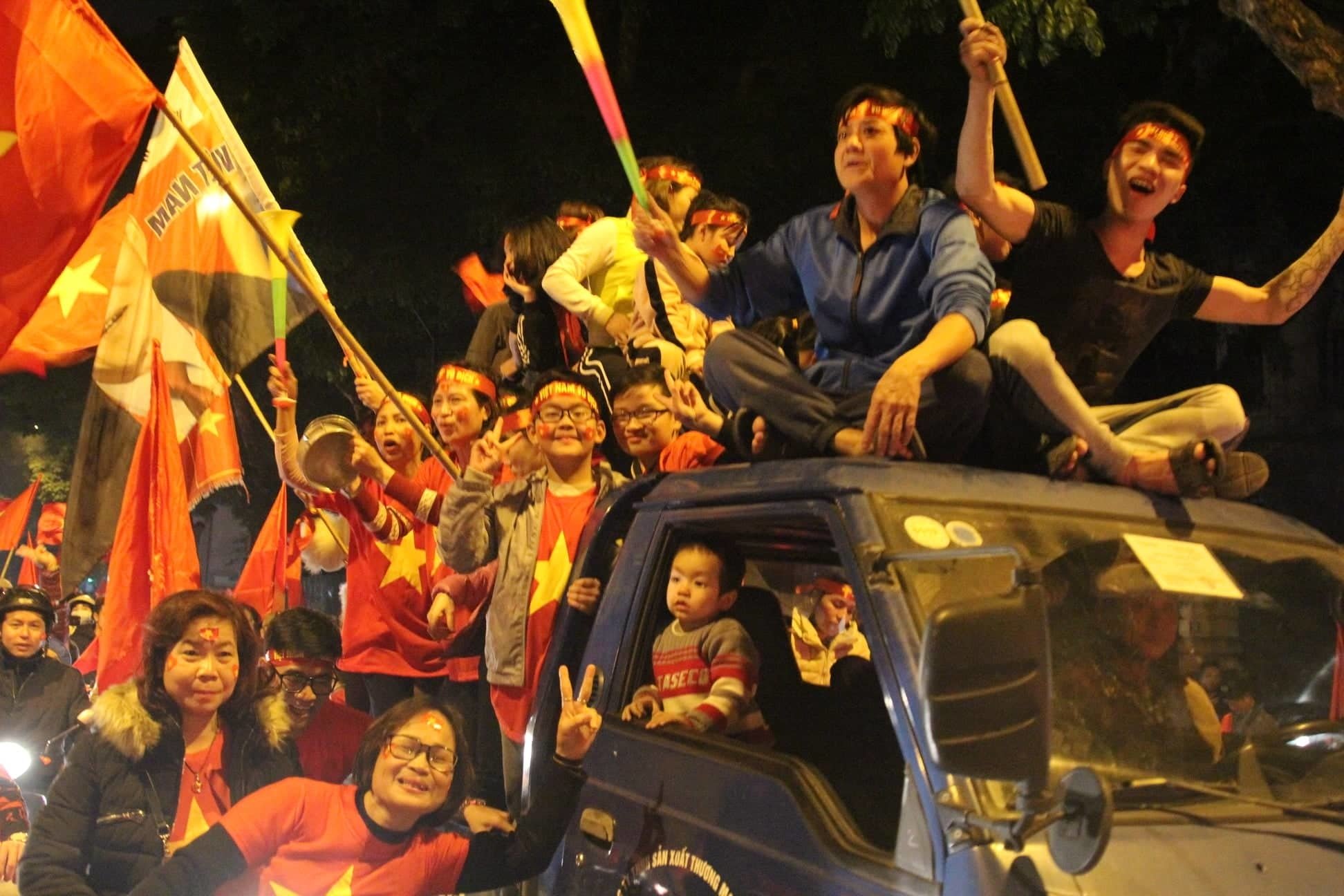 Việt Nam vô địch AFF Cup: 10 năm chờ đợi, sung sướng tột cùng-5