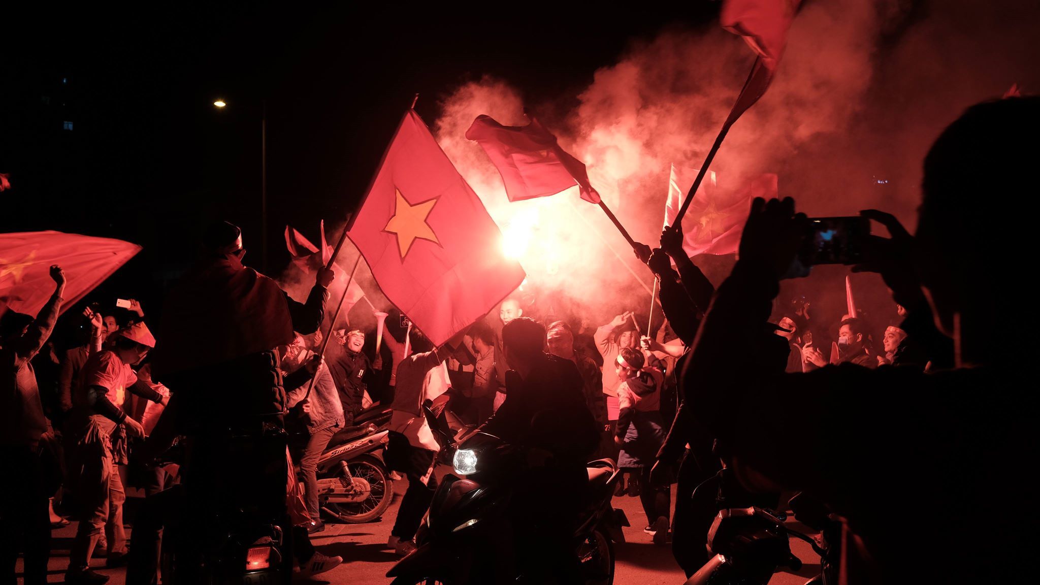 Việt Nam vô địch AFF Cup: 10 năm chờ đợi, sung sướng tột cùng-8