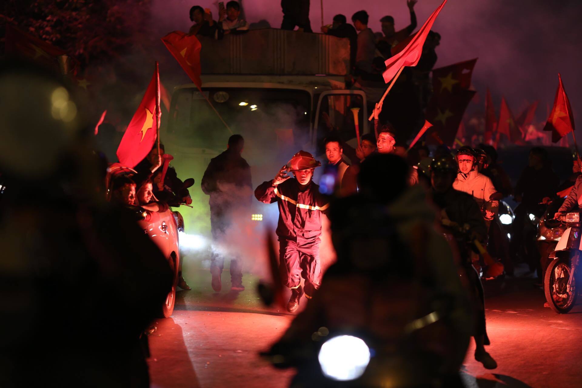 Việt Nam vô địch AFF Cup: 10 năm chờ đợi, sung sướng tột cùng-11