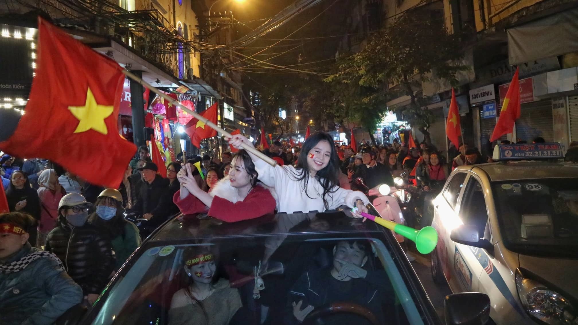 Việt Nam vô địch AFF Cup: 10 năm chờ đợi, sung sướng tột cùng-19