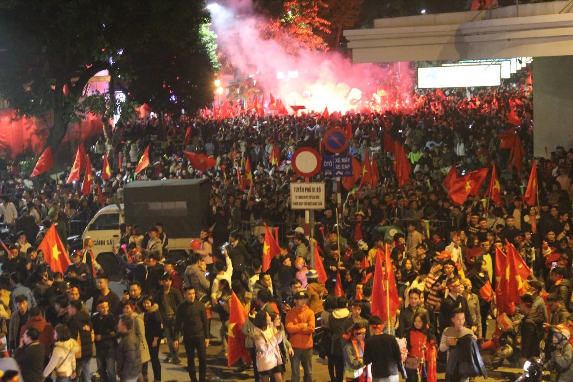 Việt Nam vô địch AFF Cup: 10 năm chờ đợi, sung sướng tột cùng-33
