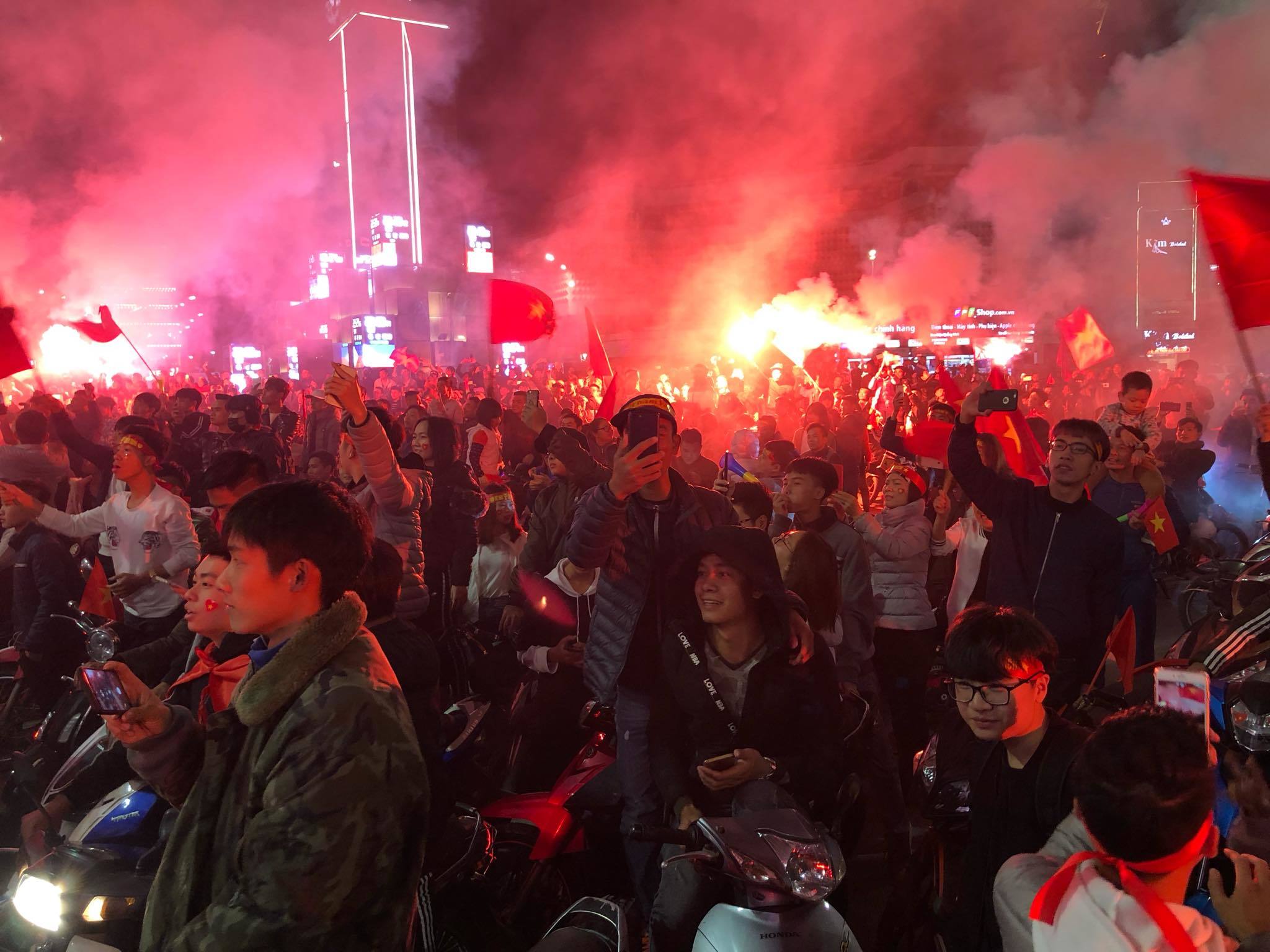 Việt Nam vô địch AFF Cup: 10 năm chờ đợi, sung sướng tột cùng-30