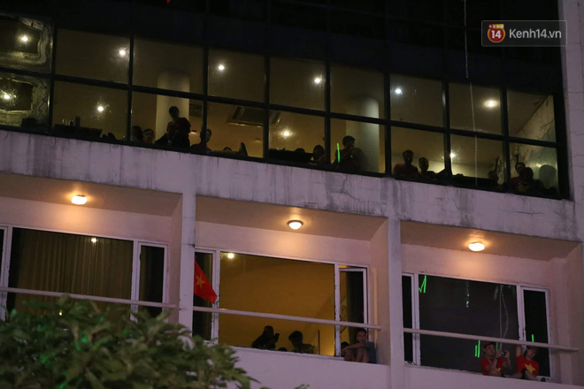 Việt Nam vô địch AFF Cup 2018, triệu CĐV nhảy múa ăn mừng-5