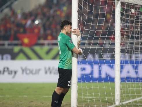 Khoảnh khắc xúc động trong phòng thu của hai BLV khi Việt Nam vô địch AFF Cup-1