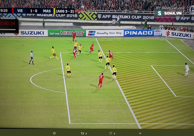CĐV Malaysia nổi điên với trọng tài, cho rằng Việt Nam ghi bàn trong thế việt vị-1