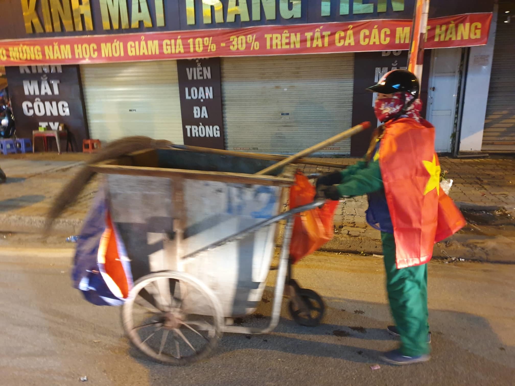 Việt Nam vô địch: Muôn kiểu đi bão hài hước đốn tim người hâm mộ-3