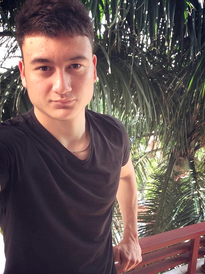 Gu thời trang trẻ trung, đơn giản của thủ môn Đặng Văn Lâm-7