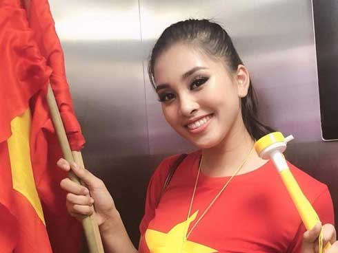 Hàng loạt sao Việt xuống đường đi bão mừng chức vô địch AFF Cup 2018