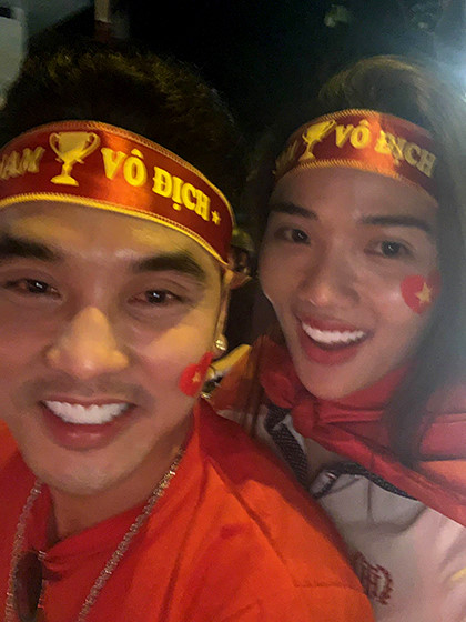 Hàng loạt sao Việt xuống đường đi bão mừng chức vô địch AFF Cup 2018-14