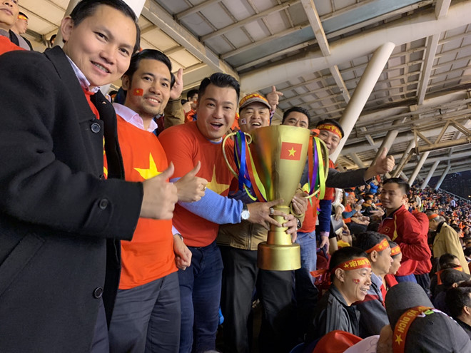 Hàng loạt sao Việt xuống đường đi bão mừng chức vô địch AFF Cup 2018-8