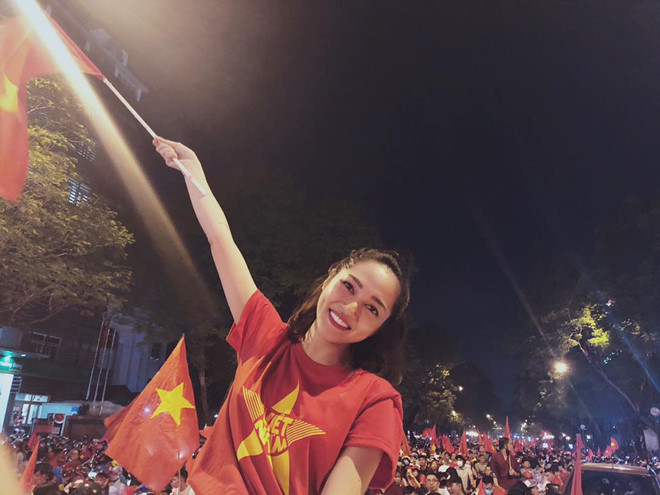 Hàng loạt sao Việt xuống đường đi bão mừng chức vô địch AFF Cup 2018-9