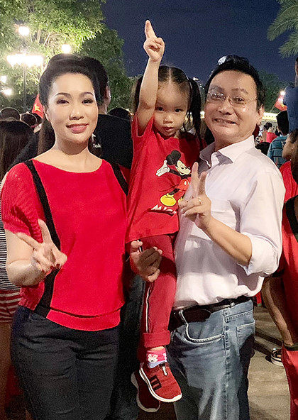 Hàng loạt sao Việt xuống đường đi bão mừng chức vô địch AFF Cup 2018-15