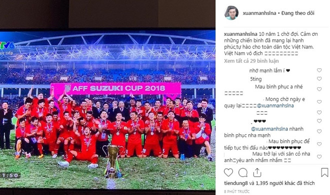 Duy Mạnh, Huy Hùng ôm hôn và tặng huy chương vàng cho bạn gái-8