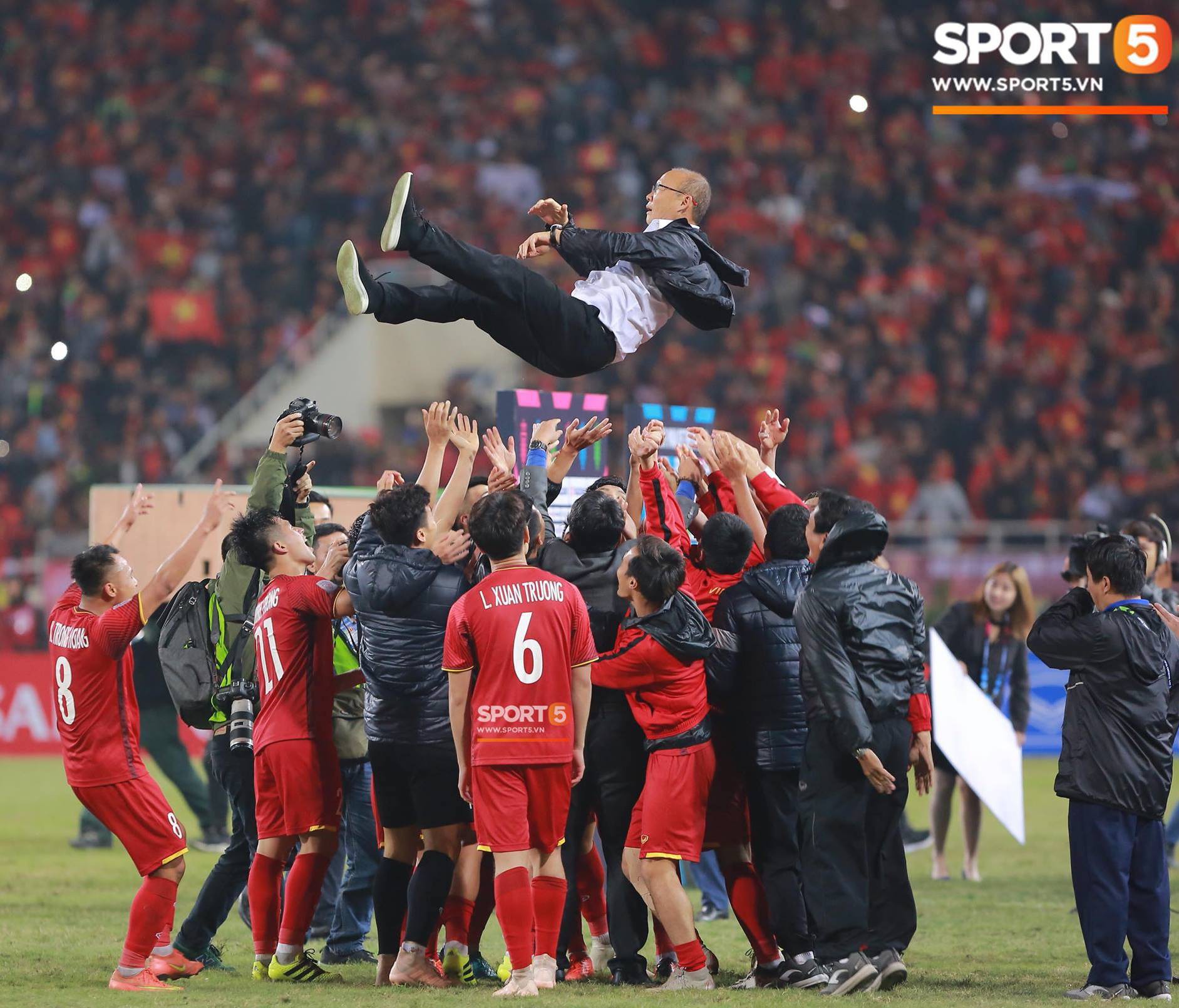AFF Cup 2018 đã kết thúc, Việt Nam đã chiến thắng, và 10 khoảnh khắc đẹp nhất sẽ mãi lưu trong lòng người Việt-1
