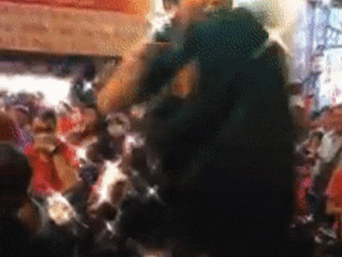 Cảnh giới tối cao của FA: BB Trần đứng bên dòng sông hét lớn chó nó đáng thương sao lại ăn mà không ăn tôi-1