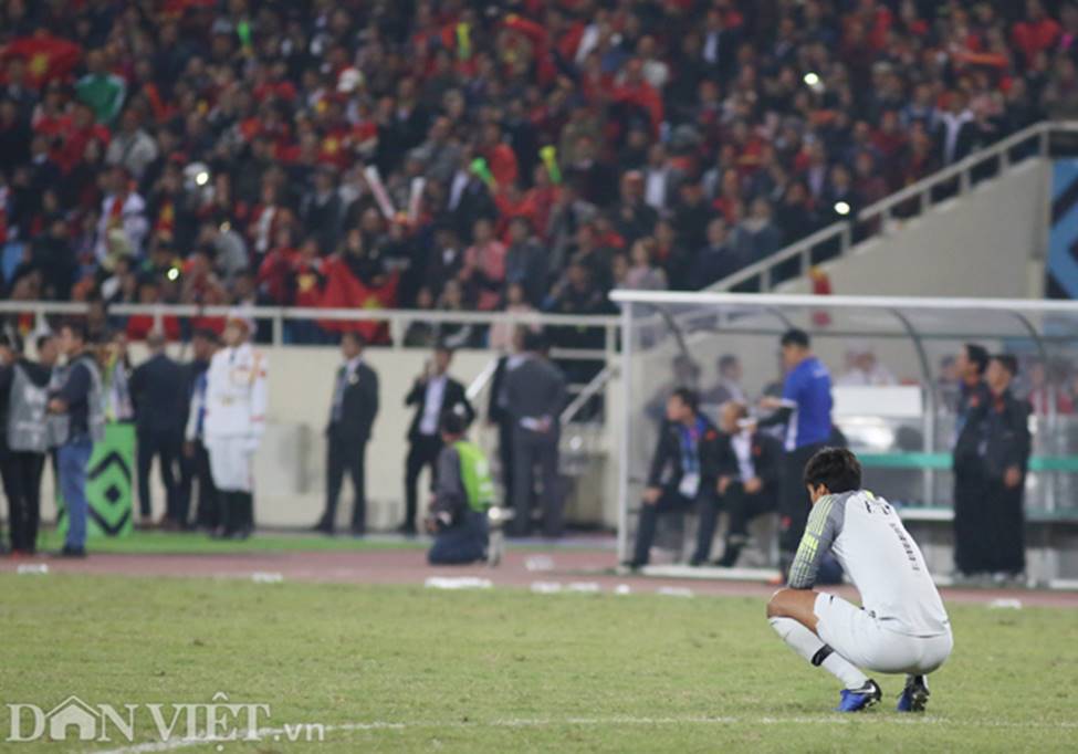 Ảnh: Cầu thủ Malaysia đổ gục sau trận thua Việt Nam-2