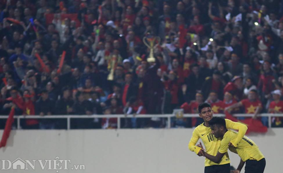 Ảnh: Cầu thủ Malaysia đổ gục sau trận thua Việt Nam-3