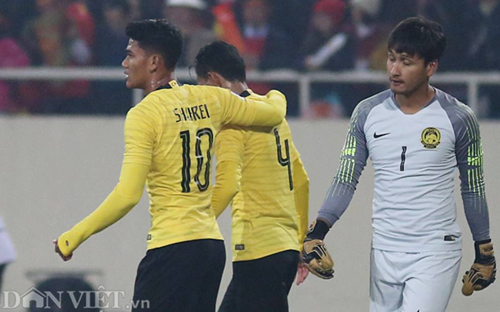 Ảnh: Cầu thủ Malaysia đổ gục sau trận thua Việt Nam-7