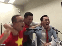 Khoảnh khắc xúc động trong phòng thu của hai BLV khi Việt Nam vô địch AFF Cup