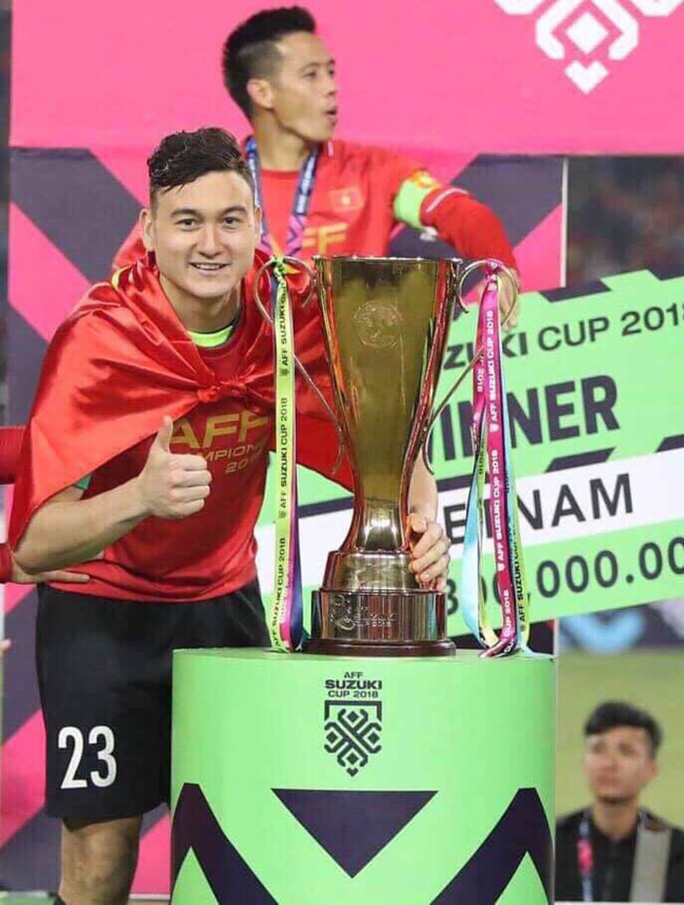 Nghệ sĩ Đặng Hùng tiết lộ những câu chuyện và hình ảnh đáng yêu của chàng thủ môn Lâm Tây bé nhỏ-9