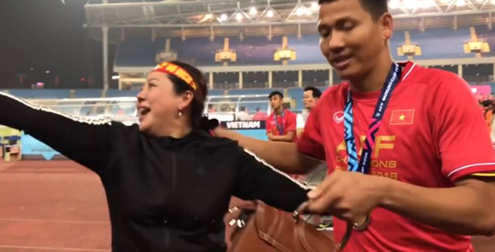 Khoảnh khắc Anh Đức - lão tướng 33 tuổi ngơ ngác tìm mẹ như đứa trẻ lên 3 gây xúc động mạnh-5