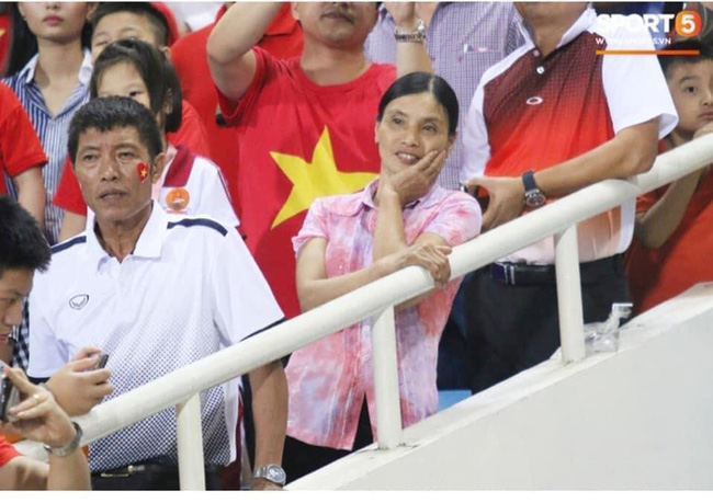 Bố tiết lộ tuổi thơ dữ dội của chàng út Đoàn Văn Hậu: 11 tuổi xa nhà, suýt bị đuổi học vì mê điện tử-2