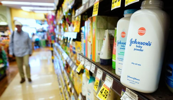 Johnson & Johnson giấu thông tin phấn rôm chứa chất gây ung thư?-3