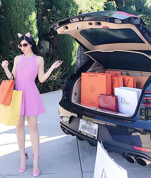 Cảnh nuôi con ngập siêu xe, hàng hiệu của Rich mom 9x Việt tại Mỹ, dân Tây cũng choáng-12