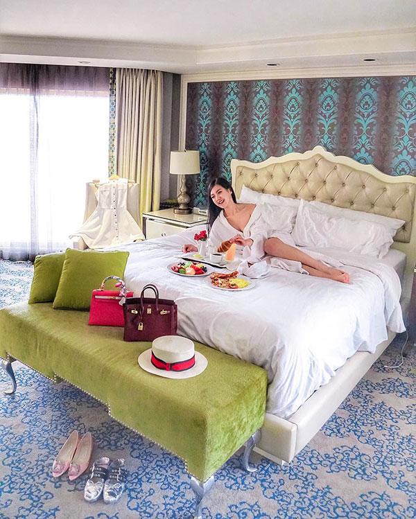 Cảnh nuôi con ngập siêu xe, hàng hiệu của Rich mom 9x Việt tại Mỹ, dân Tây cũng choáng-13