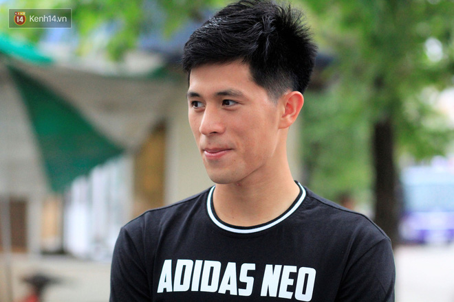 Nhật kí bà già 25 tuổi đi đu Trần Đình Trọng: Cả thế giới thu bé lại chỉ bằng chàng trung vệ còn mê chơi game, ham chọc con nít-6