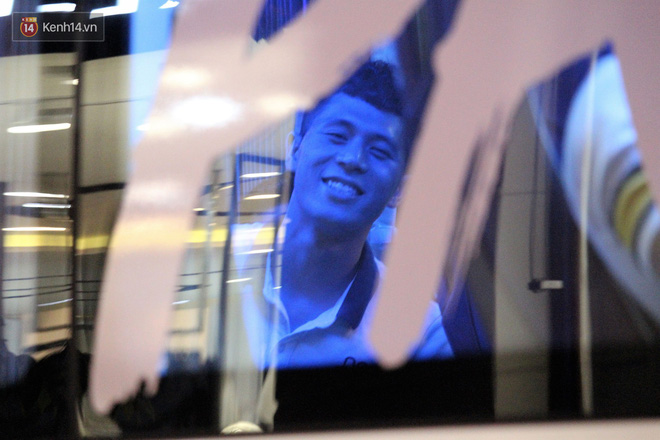 Nhật kí bà già 25 tuổi đi đu Trần Đình Trọng: Cả thế giới thu bé lại chỉ bằng chàng trung vệ còn mê chơi game, ham chọc con nít-11