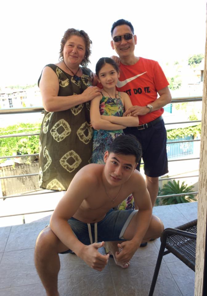 Cuộc sống bình dị của người bố nghệ sĩ và người mẹ Nga của siêu phẩm thủ thành Đặng Văn Lâm-7