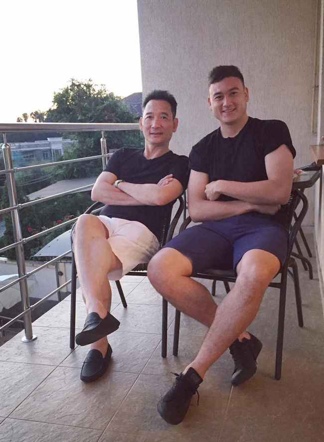 Cuộc sống bình dị của người bố nghệ sĩ và người mẹ Nga của siêu phẩm thủ thành Đặng Văn Lâm-6