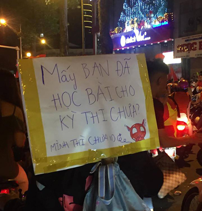 Những khẩu hiệu đi bão ăn mừng chức vô địch chất nhất Việt Nam-10