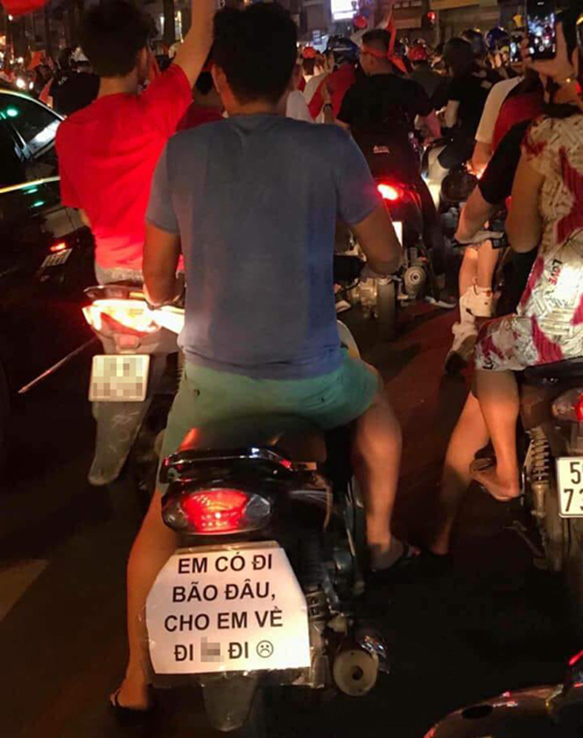 Những khẩu hiệu đi bão ăn mừng chức vô địch chất nhất Việt Nam-11