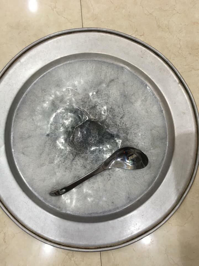 Tuyển tập số phận của xoong nồi, mâm cơm sau khi cùng chủ đi bão mừng Việt Nam vô địch AFF Cup 2018-7