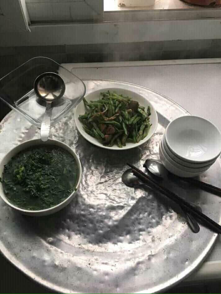 Tuyển tập số phận của xoong nồi, mâm cơm sau khi cùng chủ đi bão mừng Việt Nam vô địch AFF Cup 2018-12