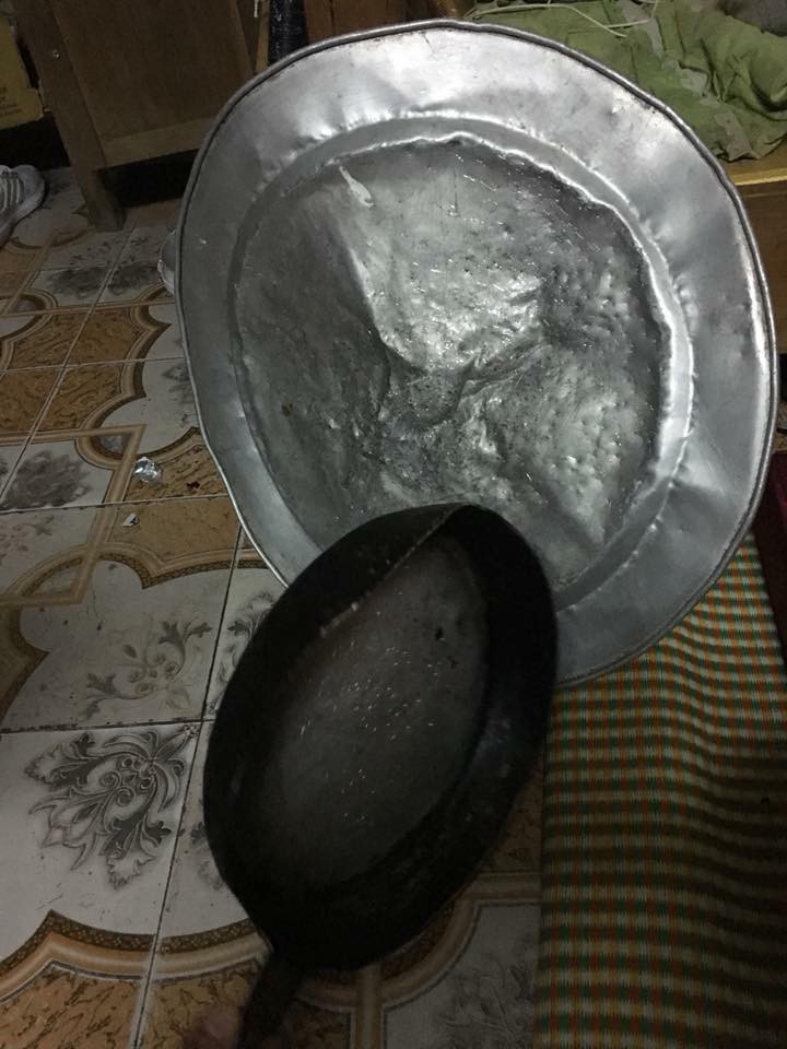 Tuyển tập số phận của xoong nồi, mâm cơm sau khi cùng chủ đi bão mừng Việt Nam vô địch AFF Cup 2018-13